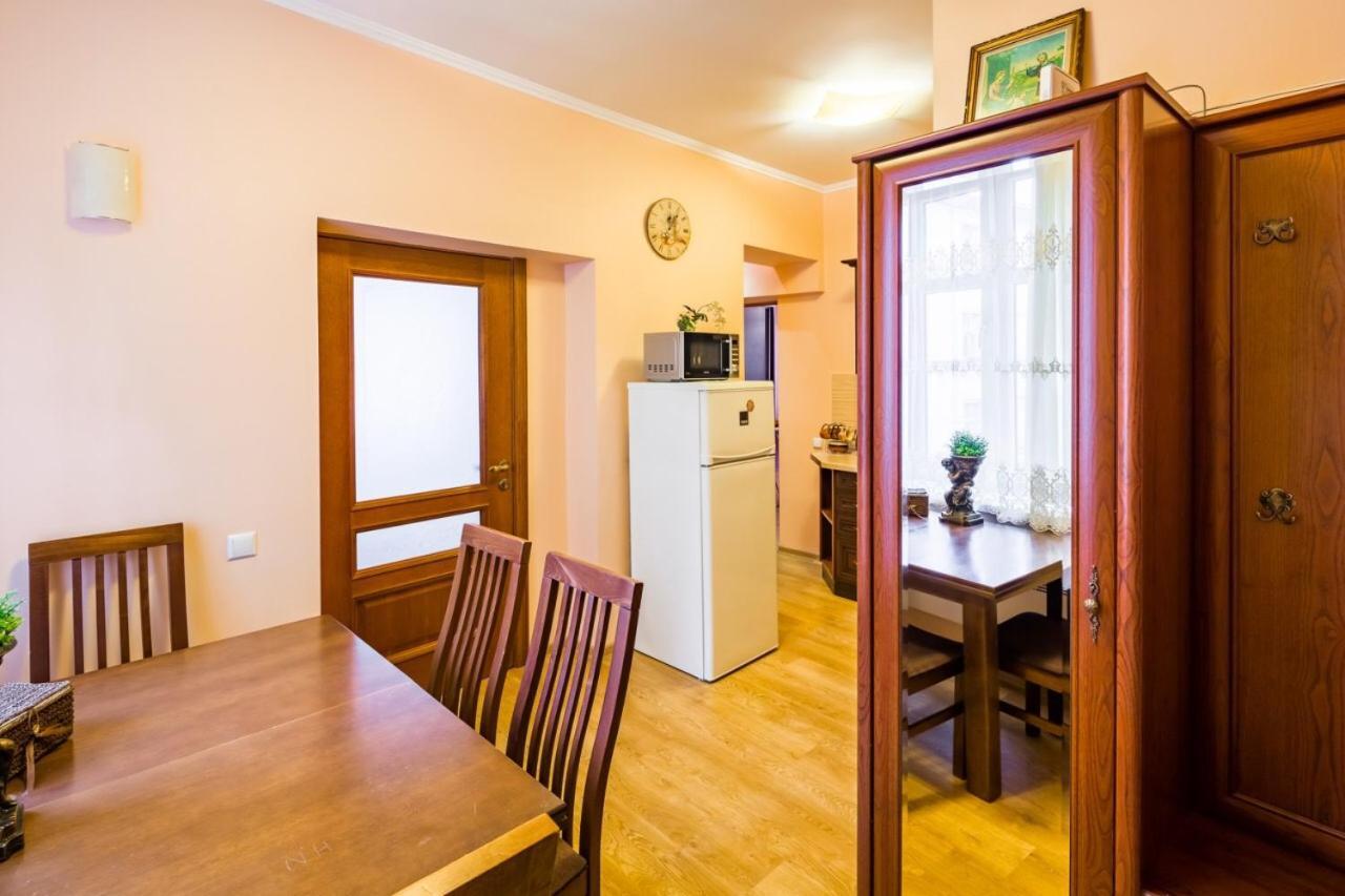 Romari Лесі Українки Apartment Лвив Екстериор снимка