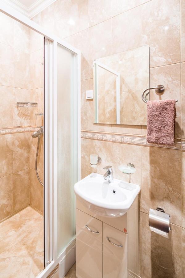 Romari Лесі Українки Apartment Лвив Екстериор снимка